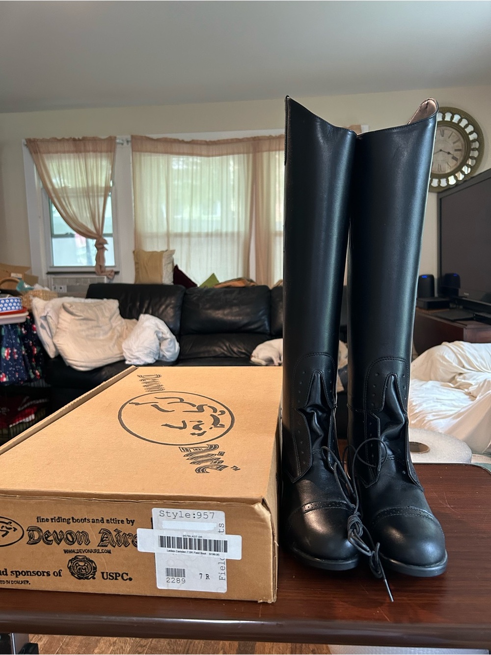 Devon-Aire Tall Black Riding Boots W 7R no zipper. These are pull on boots.